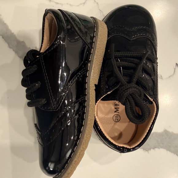 Shiny Black Kids Dress Shoes - Picture 4 of 6